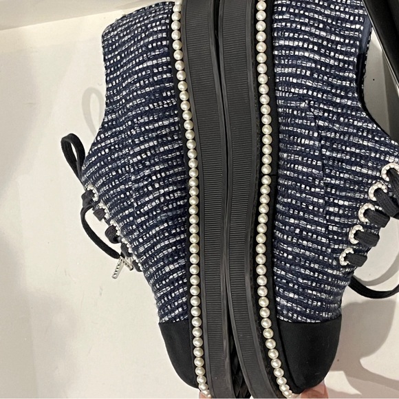 Chanel pearl shoes - Picture 3 of 13